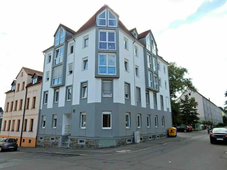 Stilvolle Ferienwohnung Mit Stellplatz Wlan Free Netflix Naehe Bahnhof Цвикау Екстериор снимка