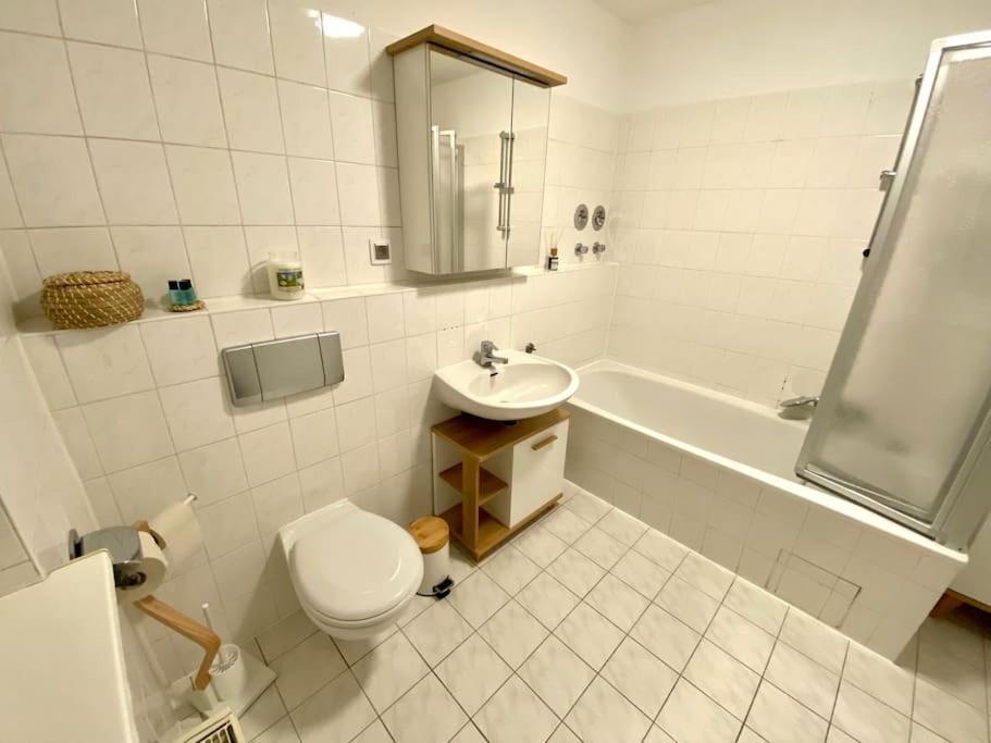 Stilvolle Ferienwohnung Mit Stellplatz Wlan Free Netflix Naehe Bahnhof Цвикау Екстериор снимка