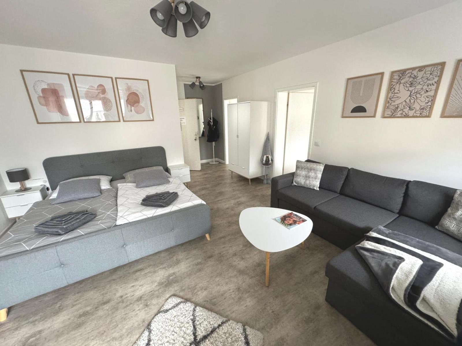 Stilvolle Ferienwohnung Mit Stellplatz Wlan Free Netflix Naehe Bahnhof Цвикау Екстериор снимка